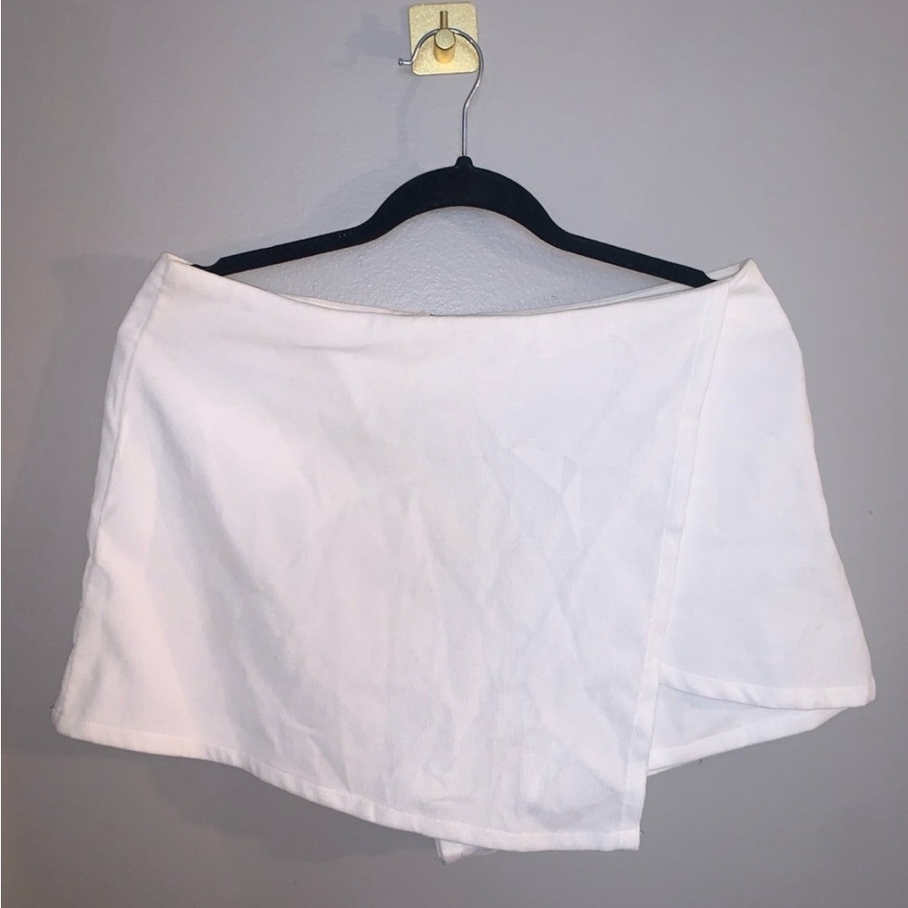 White Envelope Front Skort With Exposed Metal Zipper Size Large